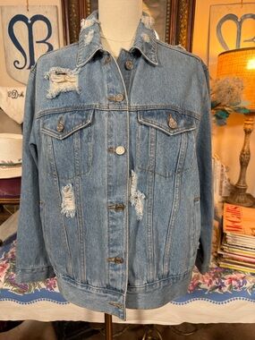 Missguided + Oversized Light Blue Distressed Denim Jacket